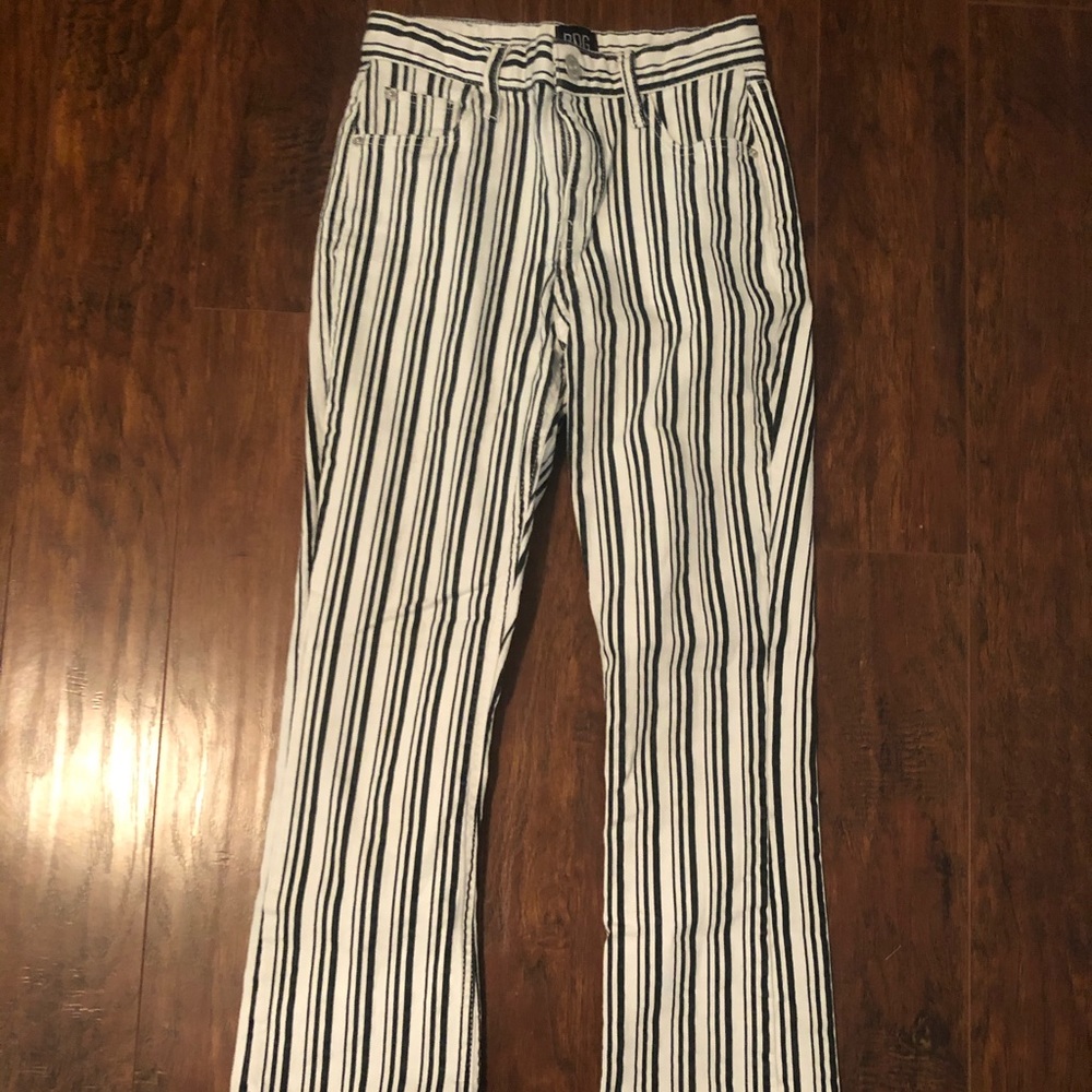 BDG Kick Flare Cropped Jeans